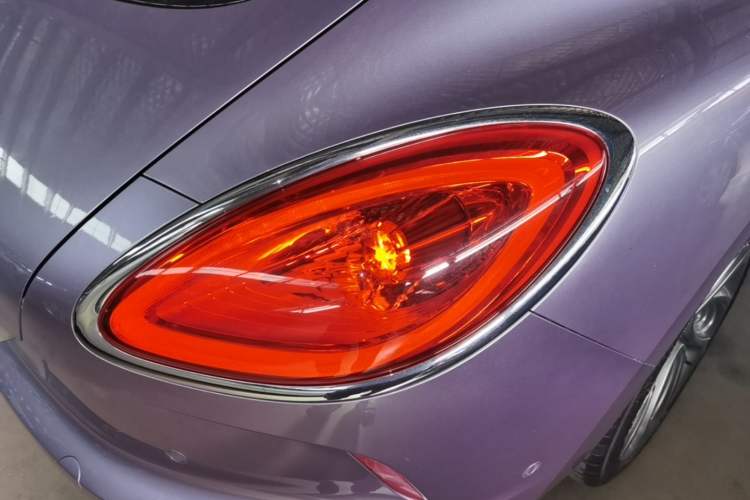 Used ORA Lightning Cat 2022 555 km Luxury Edition Right Rear Taillight