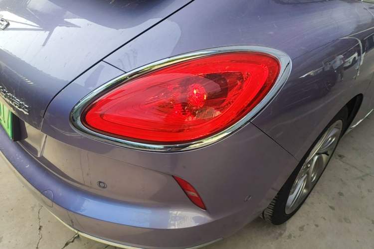 Used ORA Lightning Cat 2022 555 km Luxury Edition Right Rear Taillight