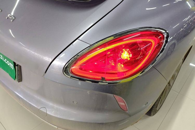 Used ORA Lightning Cat 2022 555 km Luxury Edition Right Rear Taillight