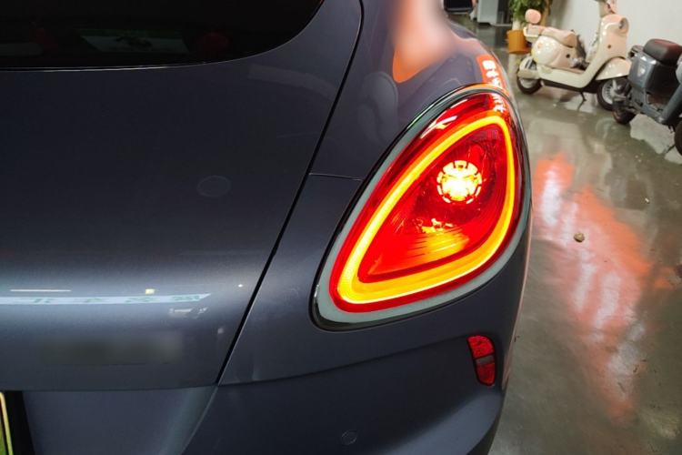 Used ORA Lightning Cat 2022 555 km Luxury Edition Right Rear Taillight
