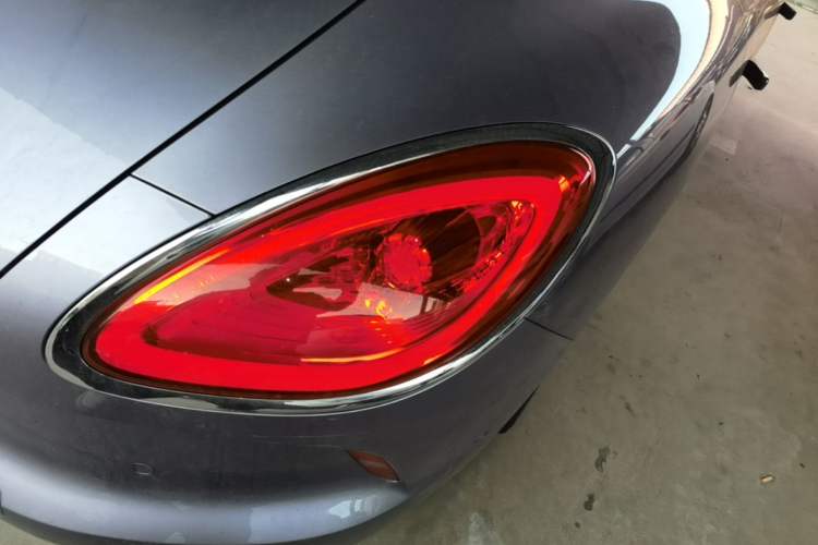 Used ORA Lightning Cat 2022 555 km Luxury Edition Right Rear Taillight