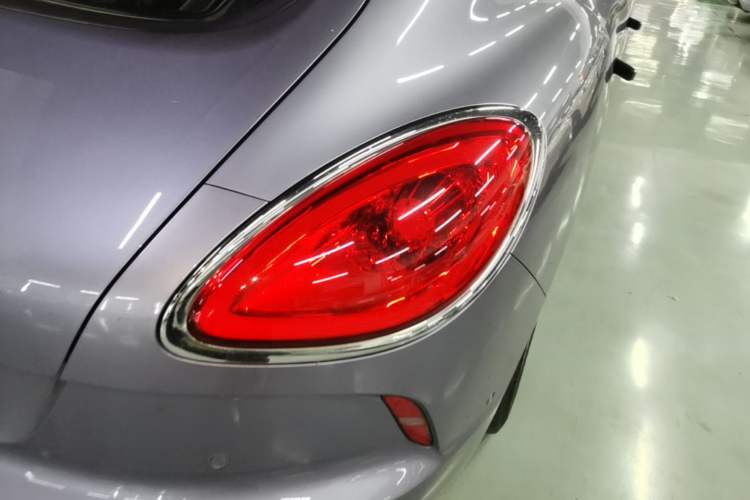 Used ORA Lightning Cat 2022 555 km Luxury Edition Right Rear Taillight