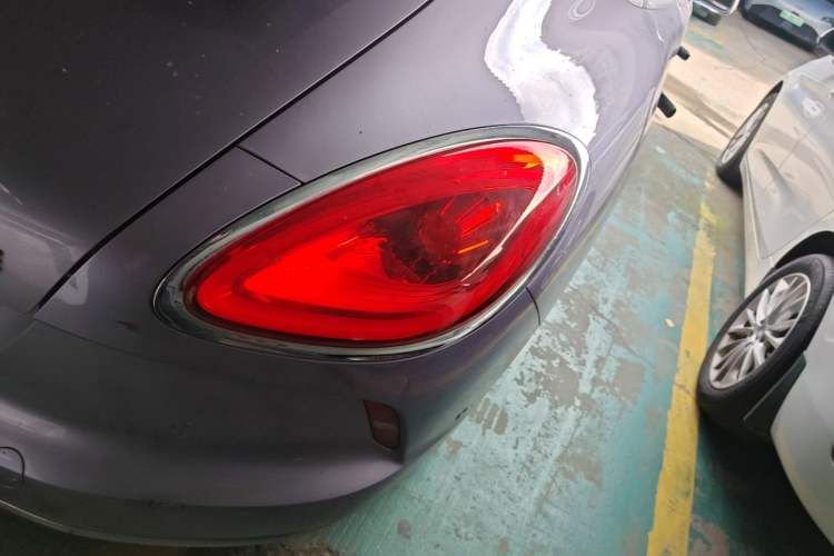 Used ORA Lightning Cat 2022 555 km Luxury Edition Right Rear Taillight