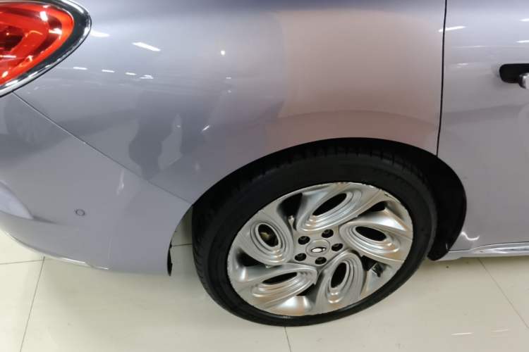 Used ORA Lightning Cat 2022 555 km Luxury Edition Right Rear Wheel Hub