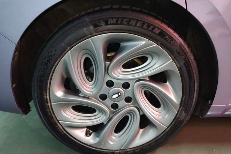 Used ORA Lightning Cat 2022 555 km Luxury Edition Right Rear Wheel Hub