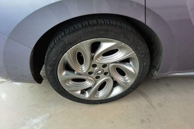 Used ORA Lightning Cat 2022 555 km Luxury Edition Right Rear Wheel Hub