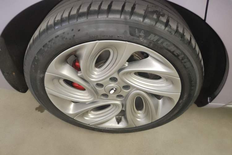 Used ORA Lightning Cat 2022 600 km All-Wheel Drive High-Performance Version Right Rear Wheel Hub