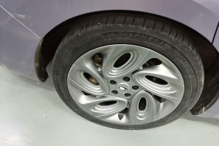 Used ORA Lightning Cat 2022 555 km Luxury Edition Right Rear Wheel Hub