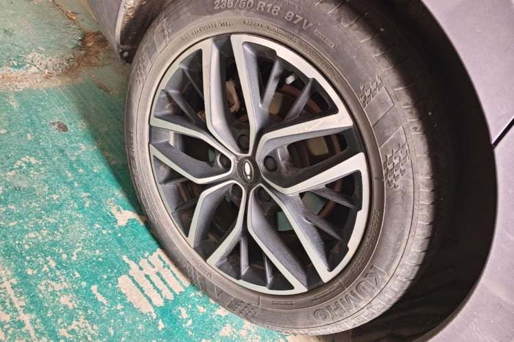 Used ORA Lightning Cat 2022 555 km Luxury Edition Right Rear Wheel Hub