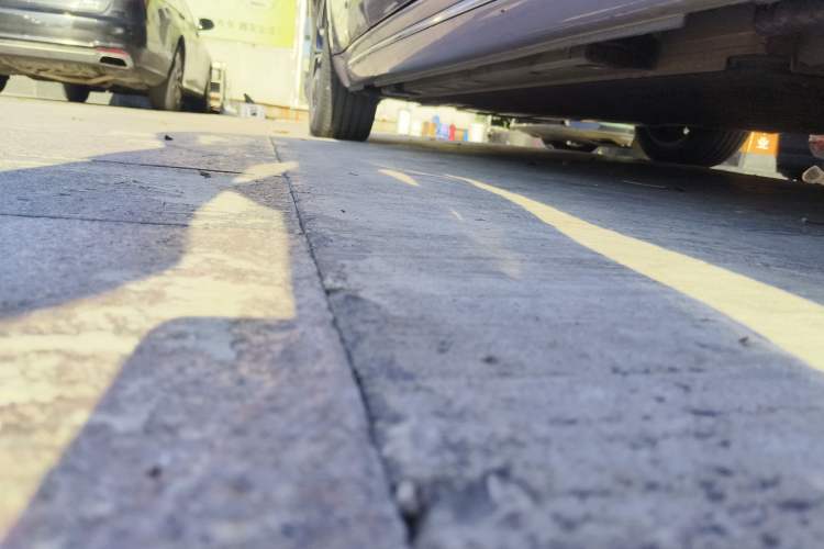 Used ORA Lightning Cat 2022 555 km Luxury Edition Right Side Sill