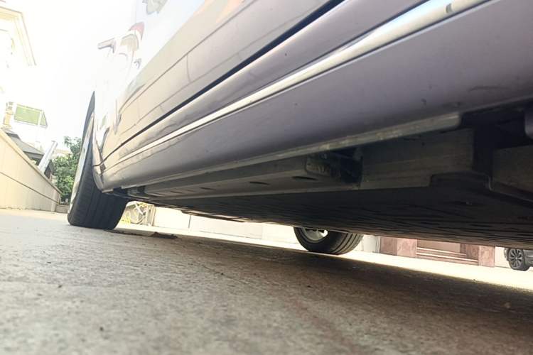 Used ORA Lightning Cat 2022 555 km Luxury Edition Right Side Sill