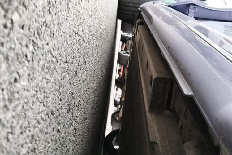 Used ORA Lightning Cat 2022 555 km Luxury Edition Right Side Sill
