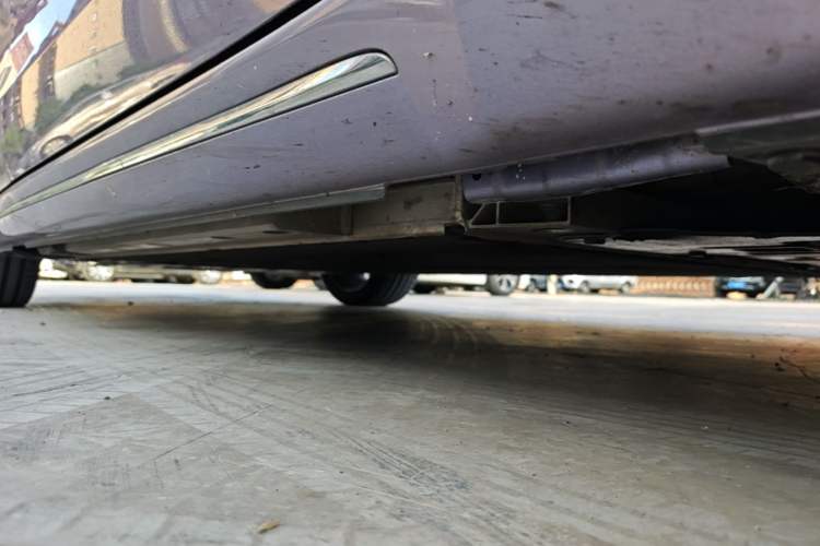 Used ORA Lightning Cat 2022 555 km Luxury Edition Right Side Sill