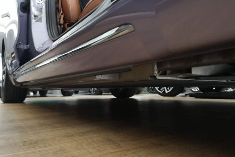 Used ORA Lightning Cat 2022 555 km Luxury Edition Right Side Sill