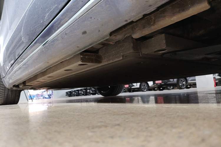 Used ORA Lightning Cat 2022 555 km Luxury Edition Right Side Sill