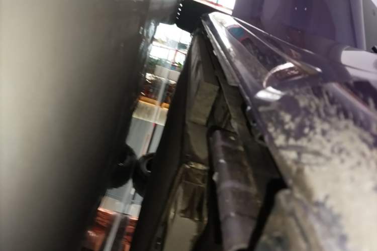 Used ORA Lightning Cat 2022 555 km Luxury Edition Right Side Sill