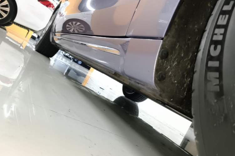 Used ORA Lightning Cat 2022 555 km Luxury Edition Right Side Sill