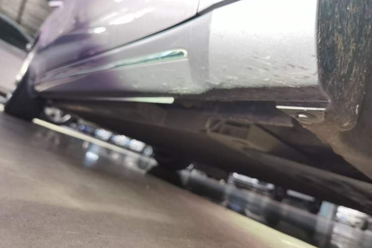 Used ORA Lightning Cat 2022 555 km Luxury Edition Right Side Sill