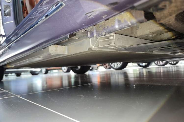 Used ORA Lightning Cat 2022 555 km Luxury Edition Right Side Sill