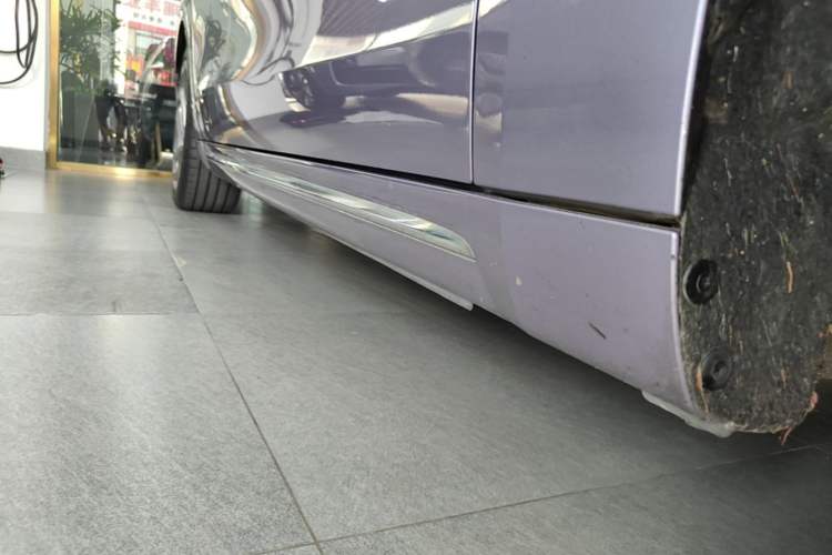Used ORA Lightning Cat 2022 555 km Luxury Edition Right Side Sill