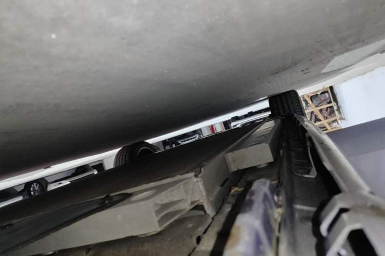 Used ORA Lightning Cat 2022 555 km Luxury Edition Right Side Sill