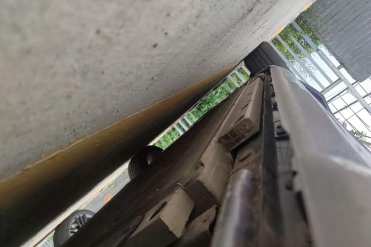 Used ORA Lightning Cat 2022 555 km Luxury Edition Right Side Sill