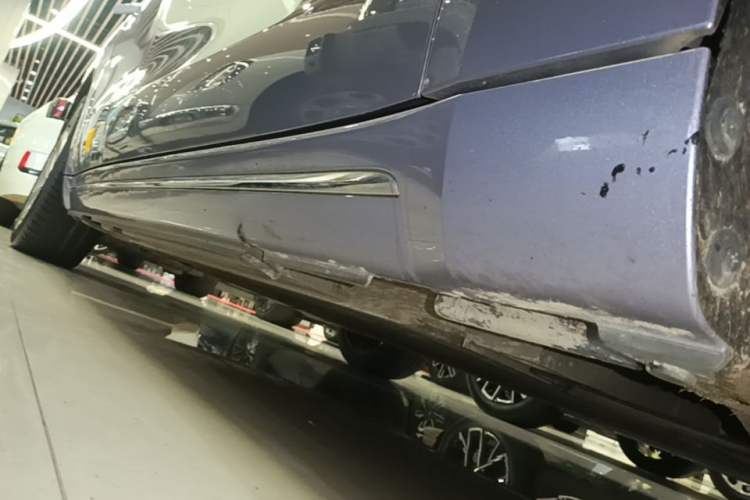 Used ORA Lightning Cat 2022 705 km Long-Range Version Right Side Sill