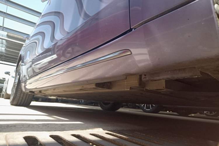 Used ORA Lightning Cat 2022 555 km Luxury Edition Right Side Sill
