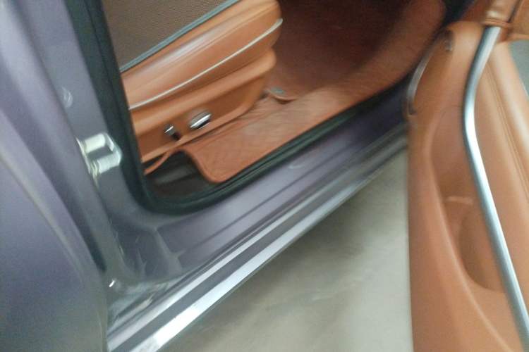 Used ORA Lightning Cat 2022 555 km Luxury Edition Right Side Sill