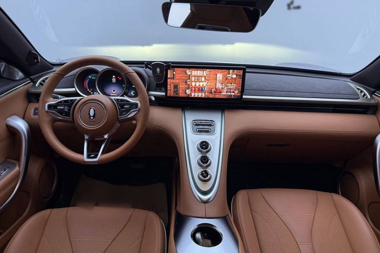 Used ORA Lightning Cat 2022 555 km Luxury Edition Steering Wheel