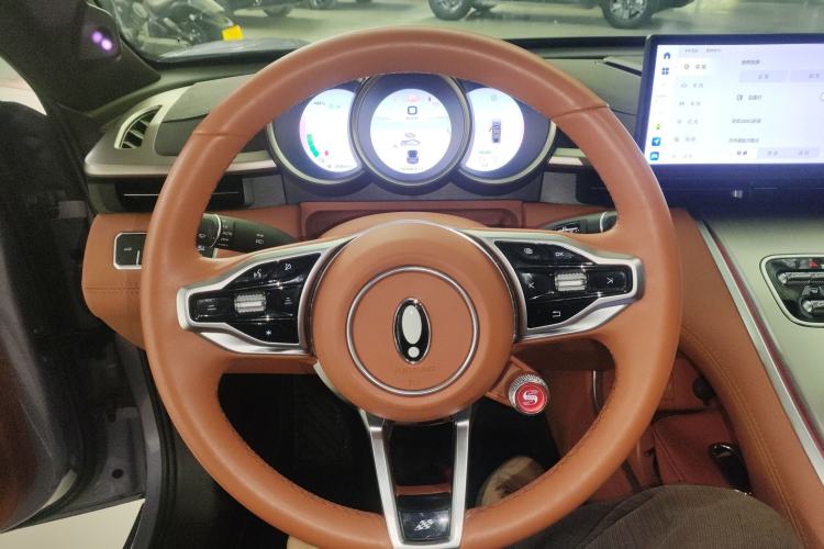Used ORA Lightning Cat 2022 600 km All-Wheel Drive High-Performance Version Steering Wheel