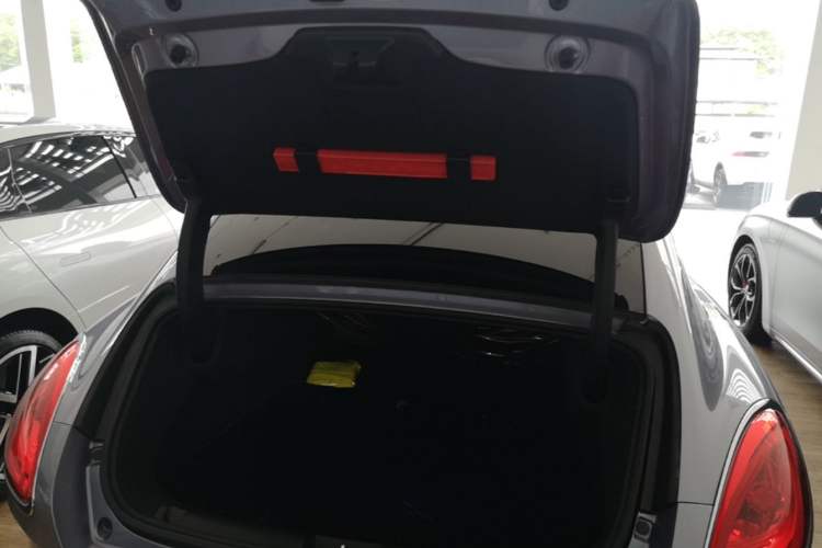 Used ORA Lightning Cat 2022 555 km Luxury Edition Trunk