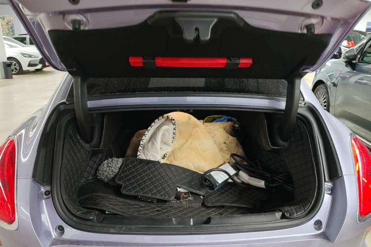 Used ORA Lightning Cat 2022 555 km Luxury Edition Trunk