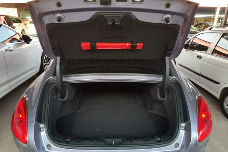 Used ORA Lightning Cat 2022 555 km Luxury Edition Trunk