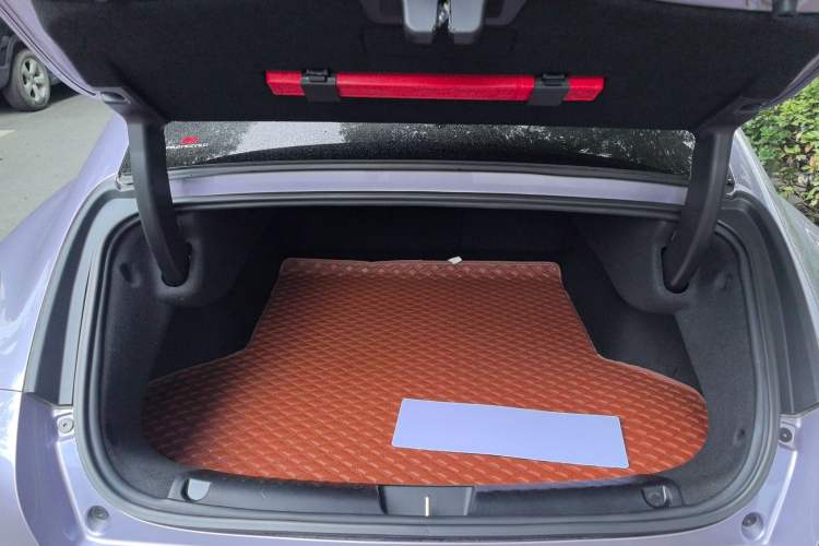 Used ORA Lightning Cat 2022 555 km Luxury Edition Trunk