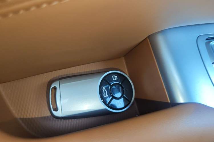 Used ORA Lightning Cat 2022 555 km Luxury Edition Vehicle Key