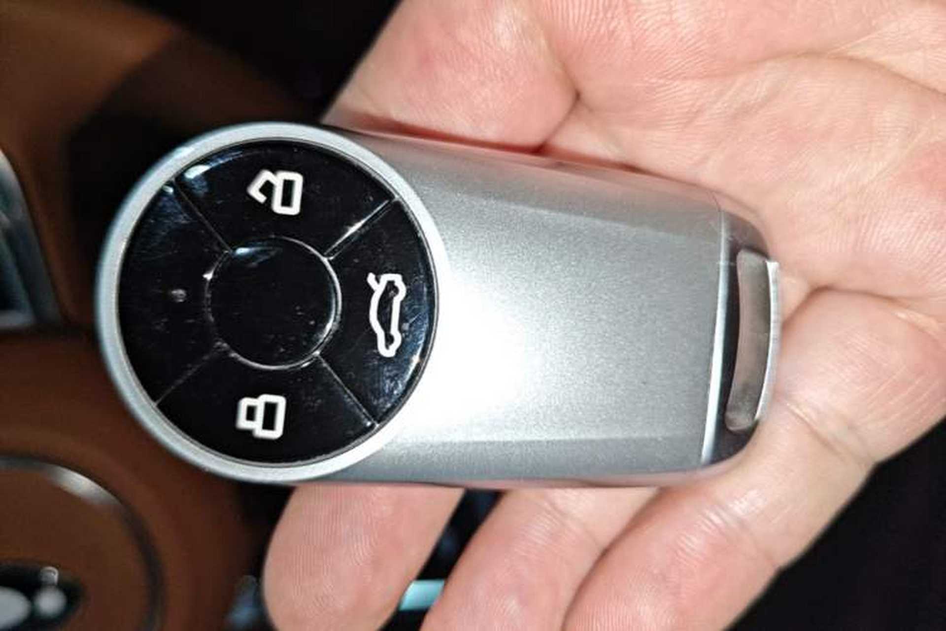 Used ORA Lightning Cat 2022 555 km Luxury Edition Vehicle Key