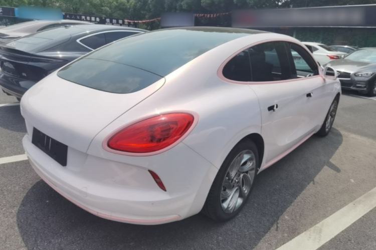 Used ORA Lightning Cat 2022 555 km Luxury Edition Rear Right 45 Deg