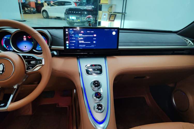 Used ORA Lightning Cat 2022 555 km Luxury Edition Audio And AC Panel