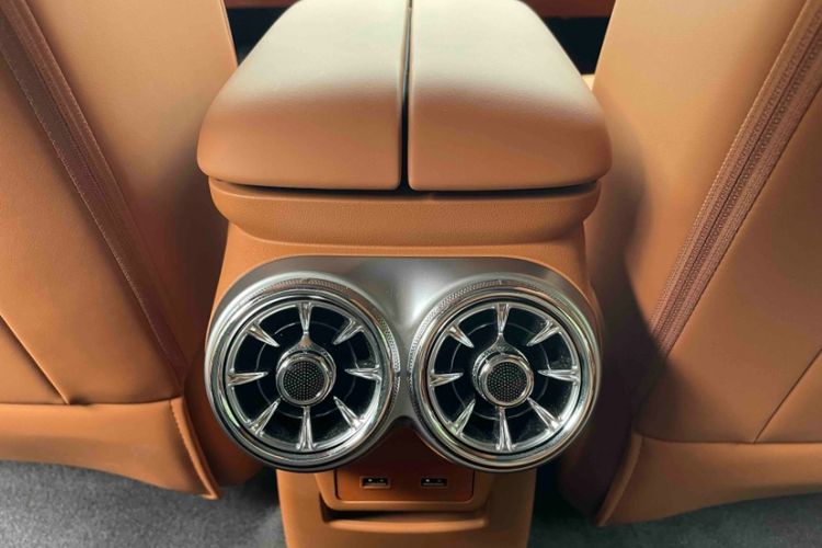 Used ORA Lightning Cat 2022 555 km Luxury Edition Exterior 8