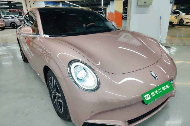 Used ORA Lightning Cat 2022 555 km Luxury Edition Front Right 45 Deg