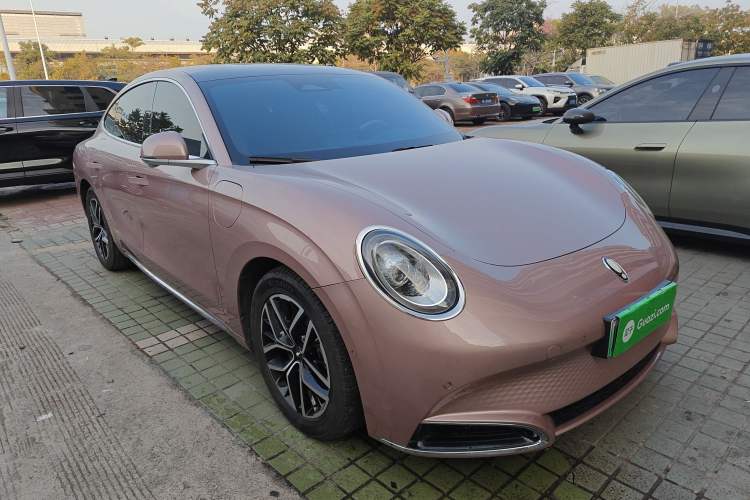 Used ORA Lightning Cat 2022 555 km Luxury Edition Front Right 45 Deg