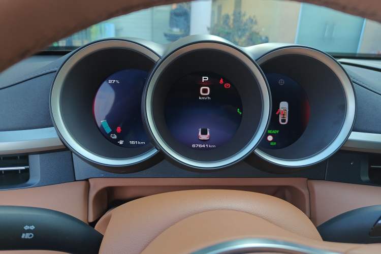 Used ORA Lightning Cat 2022 555 km Luxury Edition Instrument Cluster
