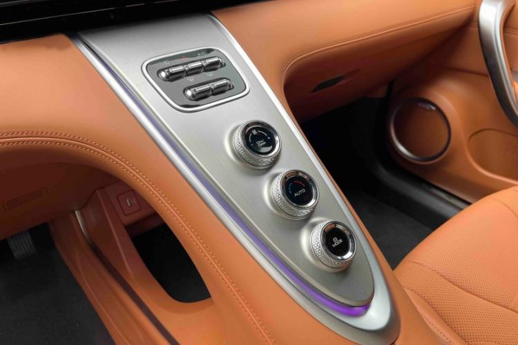 Used ORA Lightning Cat 2022 555 km Luxury Edition Interior 7