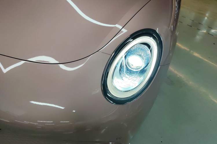 Used ORA Lightning Cat 2022 555 km Luxury Edition Left Front Headlight