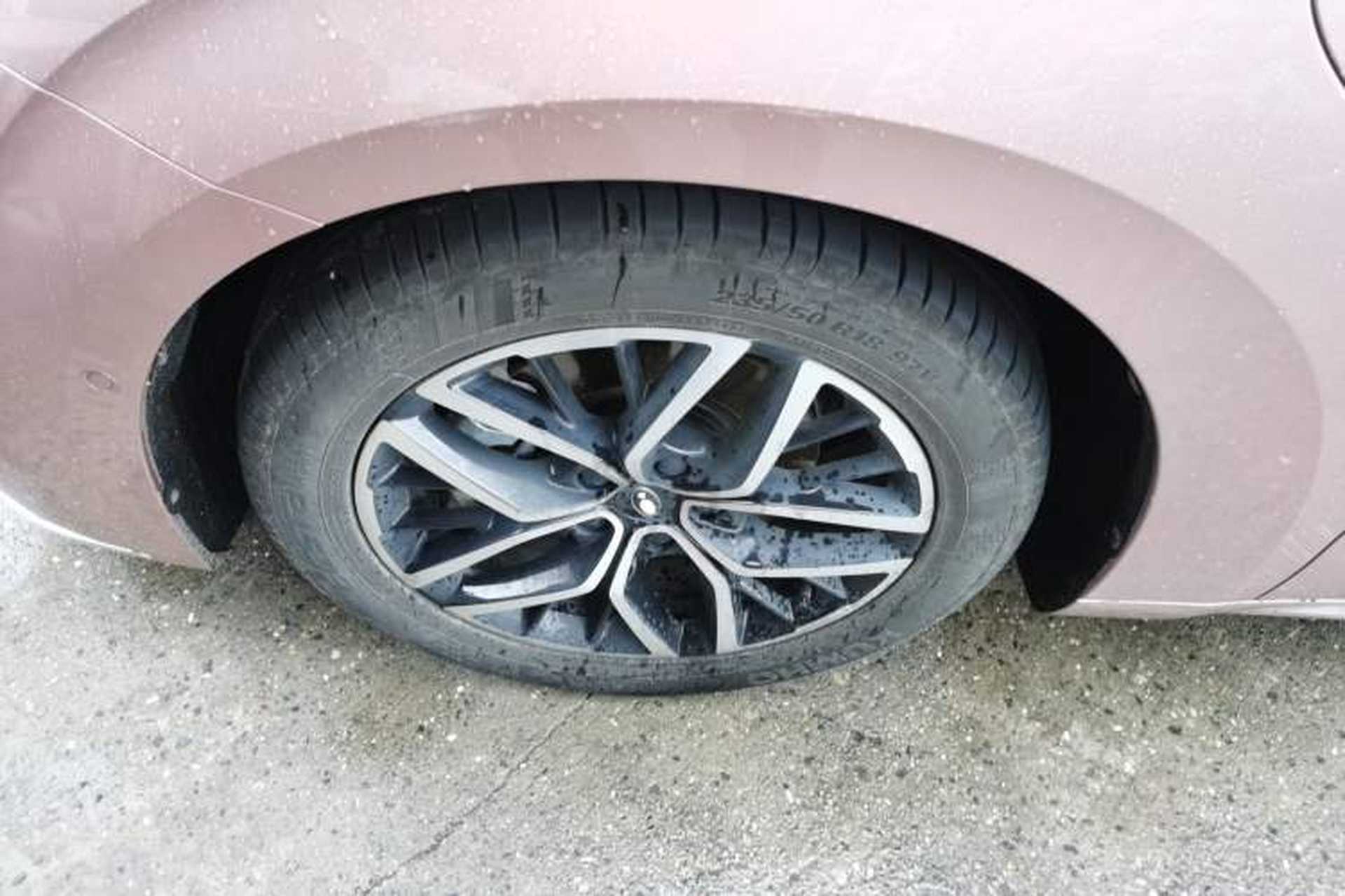 Used ORA Lightning Cat 2022 555 km Luxury Edition Left Front Wheel Hub