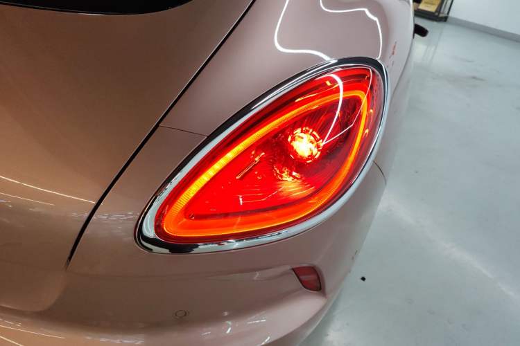 Used ORA Lightning Cat 2022 555 km Luxury Edition Right Rear Taillight
