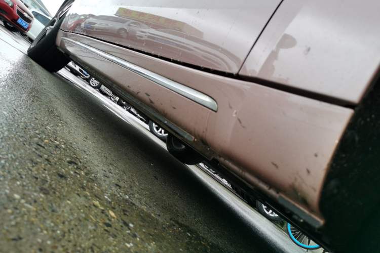 Used ORA Lightning Cat 2022 555 km Luxury Edition Right Side Sill