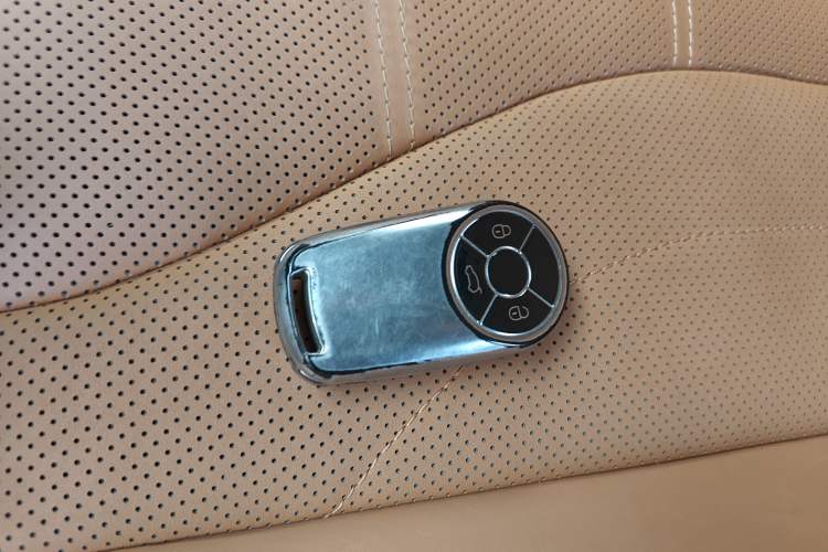 Used ORA Lightning Cat 2022 555 km Luxury Edition Vehicle Key