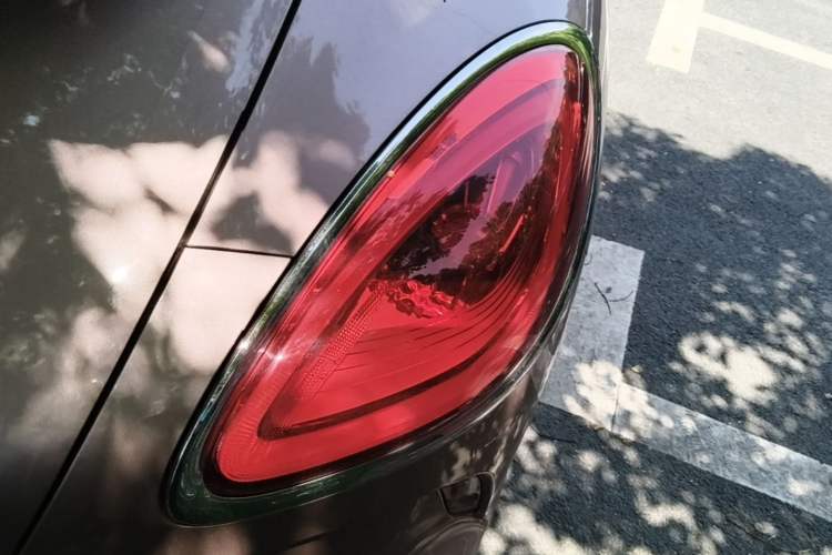 Used ORA Lightning Cat 2022 555 km Luxury Edition Right Rear Taillight